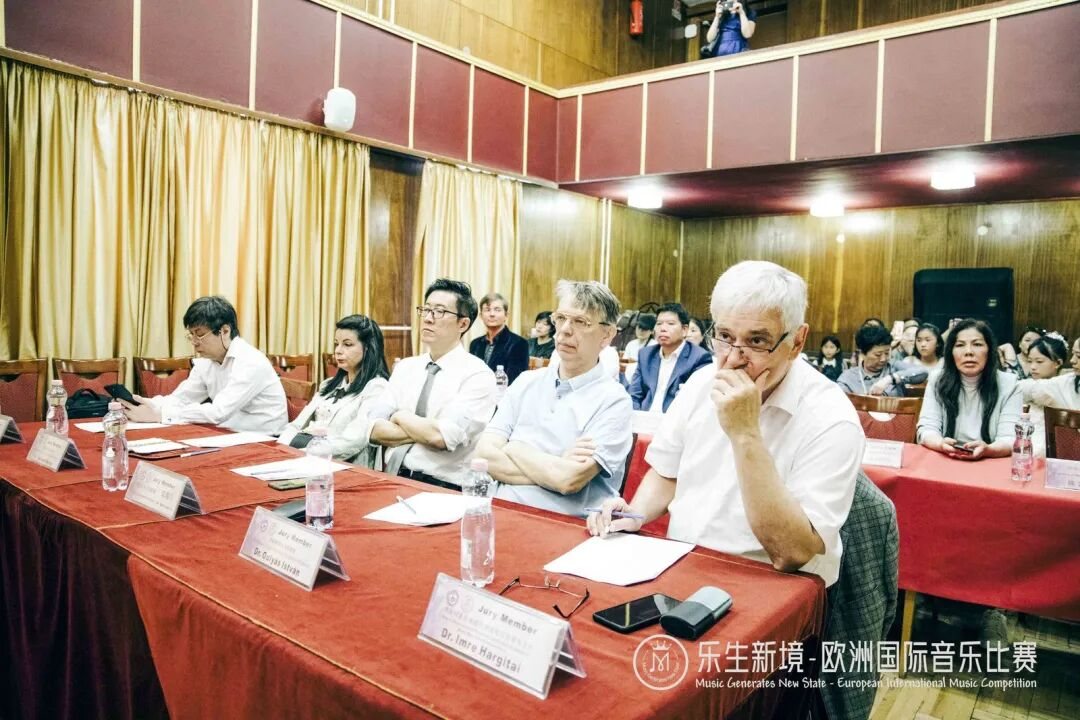 MGNS赛事评审席与观众席现场