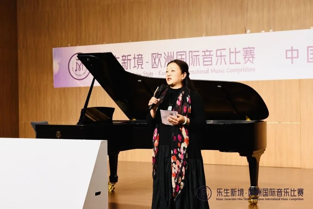 上届MGNS上海启动仪式档案中的钢琴旁交流场景